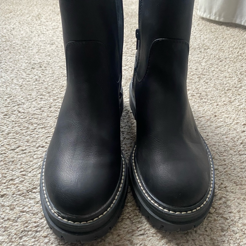 Black Chelsea Boots with Elastic Side Panels and Thick Rubber Sole